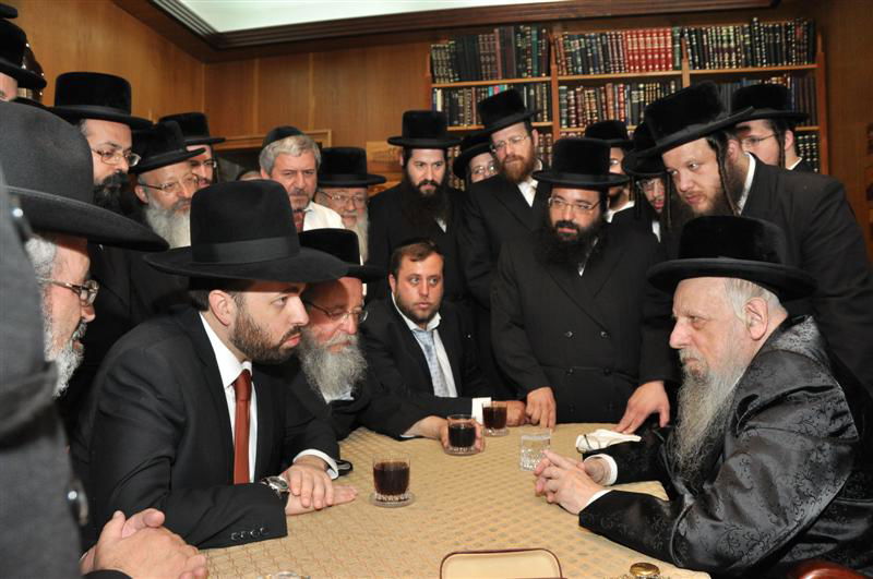 תמונות: השר אריאל אטיאס אצל האדמו"ר מסערט ויז´ניץ