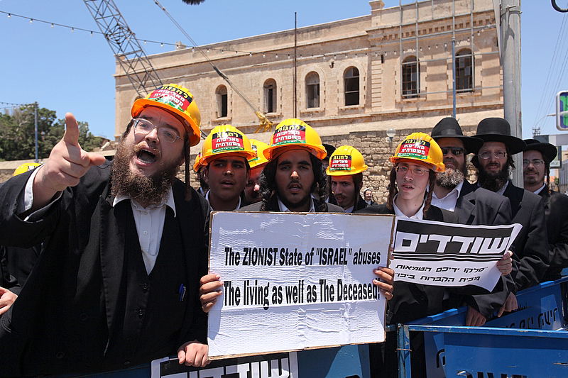 לראשונה: המפגינים הגיעו מצויידים בקסדות החדשות