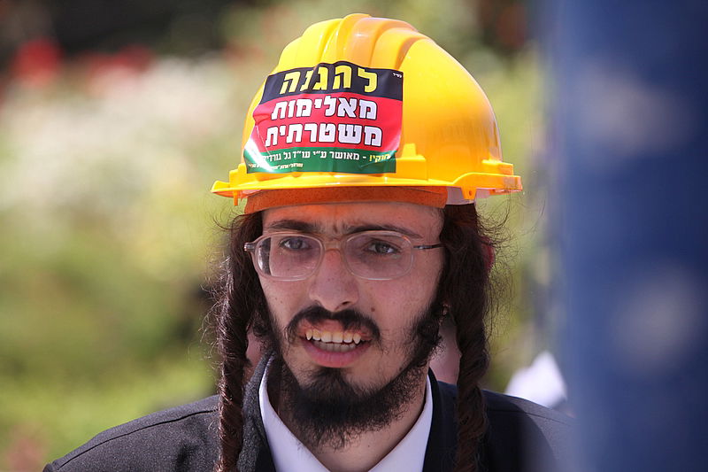 לראשונה: המפגינים הגיעו מצויידים בקסדות החדשות