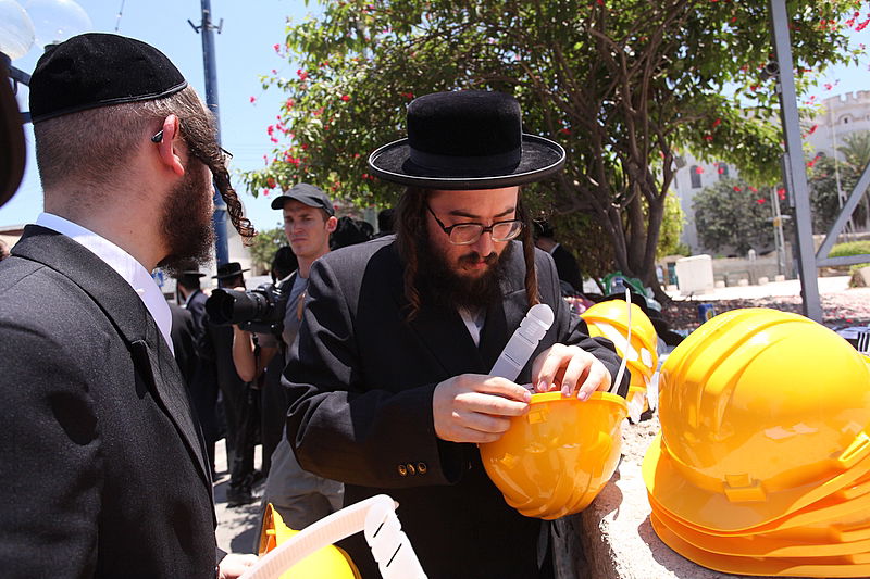 לראשונה: המפגינים הגיעו מצויידים בקסדות החדשות