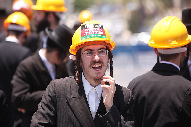 לראשונה: המפגינים הגיעו מצויידים בקסדות החדשות