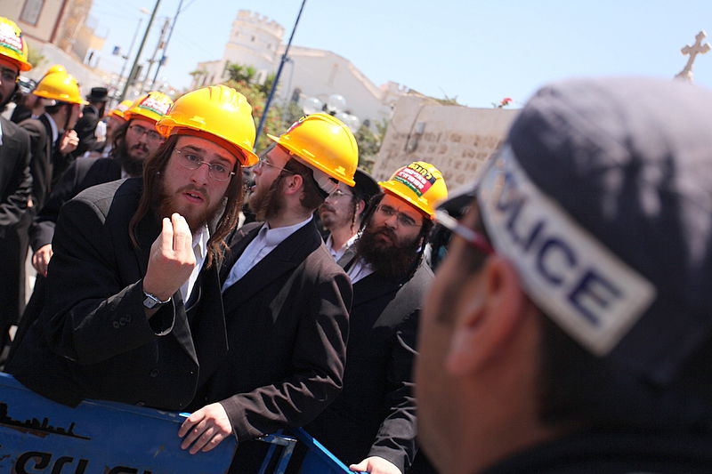 לראשונה: המפגינים הגיעו מצויידים בקסדות החדשות