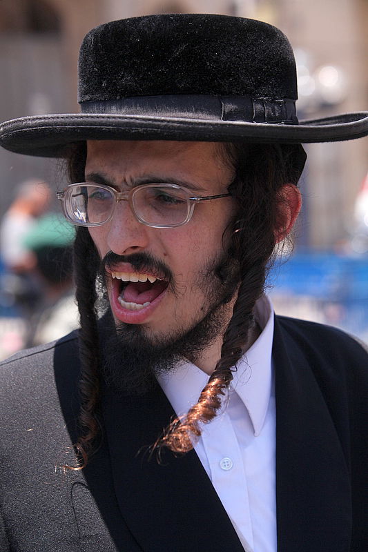 לראשונה: המפגינים הגיעו מצויידים בקסדות החדשות