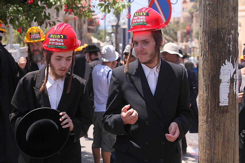 לראשונה: המפגינים הגיעו מצויידים בקסדות החדשות