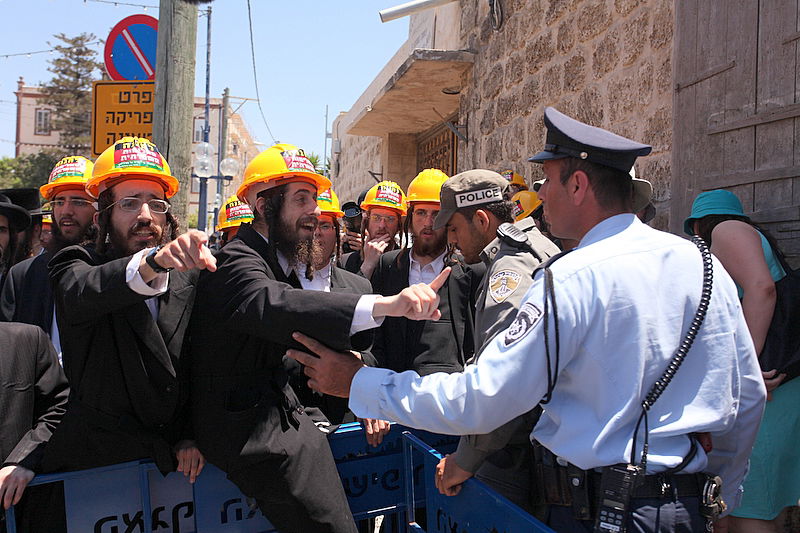 לראשונה: המפגינים הגיעו מצויידים בקסדות החדשות