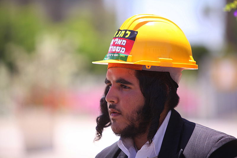 לראשונה: המפגינים הגיעו מצויידים בקסדות החדשות