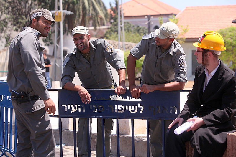 לראשונה: המפגינים הגיעו מצויידים בקסדות החדשות