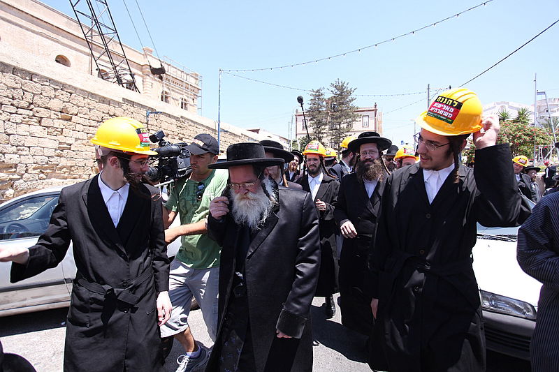 לראשונה: המפגינים הגיעו מצויידים בקסדות החדשות