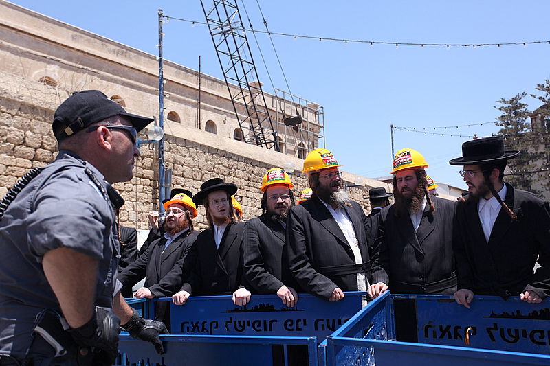 לראשונה: המפגינים הגיעו מצויידים בקסדות החדשות