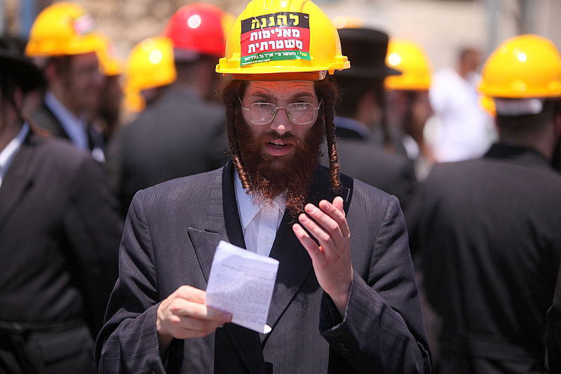 לראשונה: המפגינים הגיעו מצויידים בקסדות החדשות