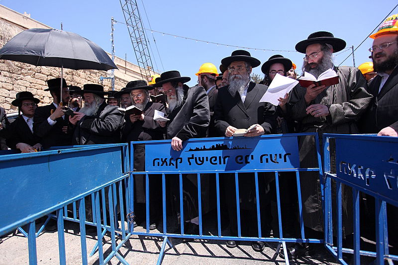 לראשונה: המפגינים הגיעו מצויידים בקסדות החדשות