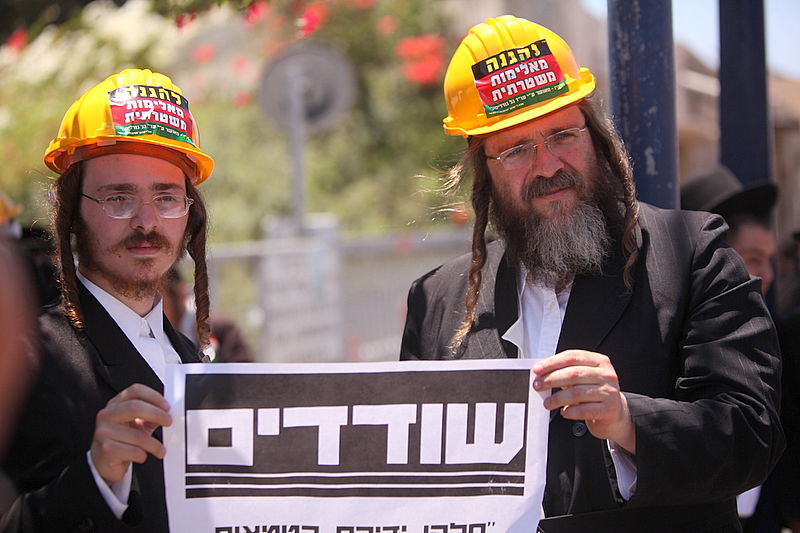 לראשונה: המפגינים הגיעו מצויידים בקסדות החדשות