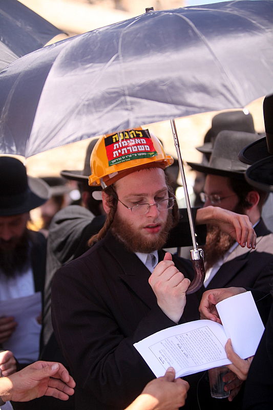 לראשונה: המפגינים הגיעו מצויידים בקסדות החדשות