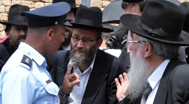 חיזוק מפתיע: הגר"ח הגיע למחות נגד החפירות ביפו