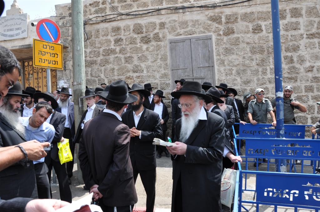 חיזוק מפתיע: הגר"ח הגיע למחות נגד החפירות ביפו