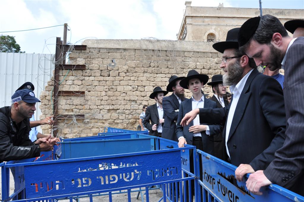 חיזוק מפתיע: הגר"ח הגיע למחות נגד החפירות ביפו