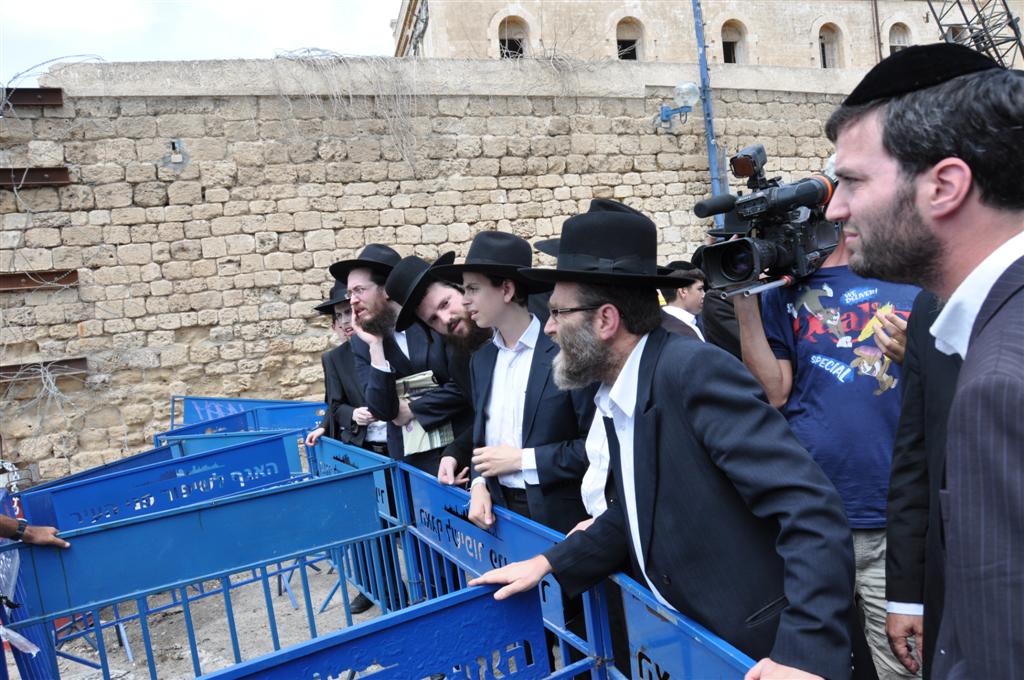 חיזוק מפתיע: הגר"ח הגיע למחות נגד החפירות ביפו