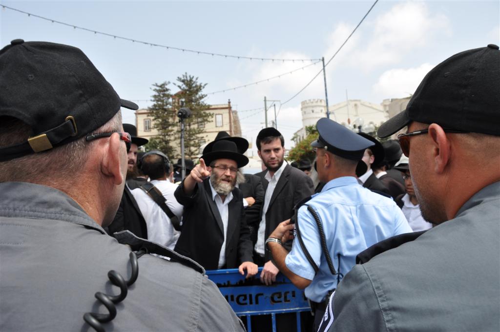 חיזוק מפתיע: הגר"ח הגיע למחות נגד החפירות ביפו