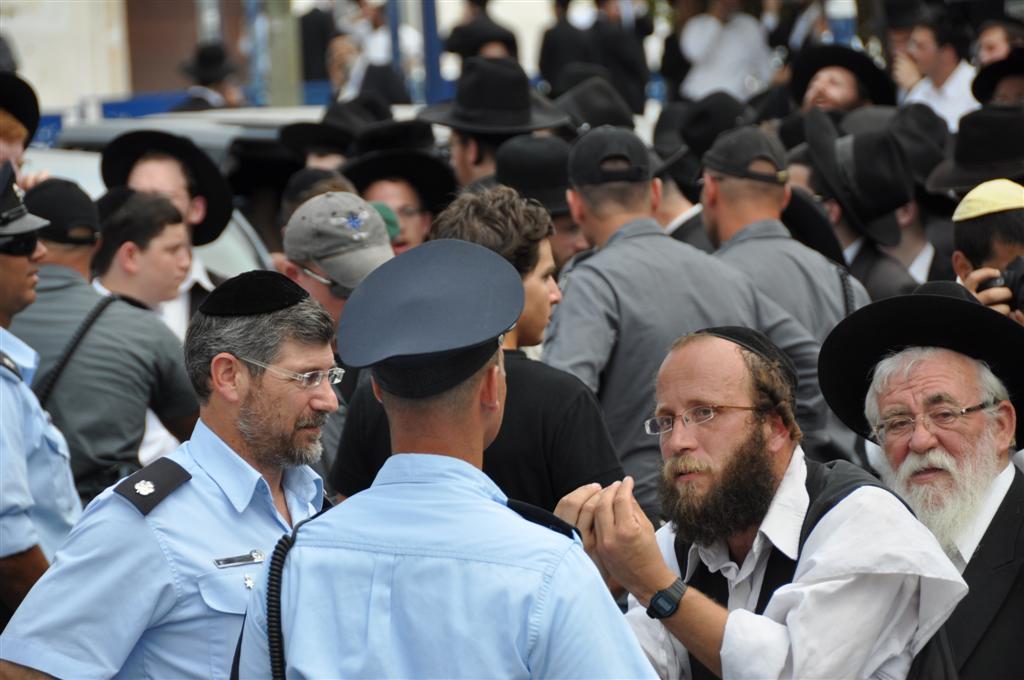 חיזוק מפתיע: הגר"ח הגיע למחות נגד החפירות ביפו