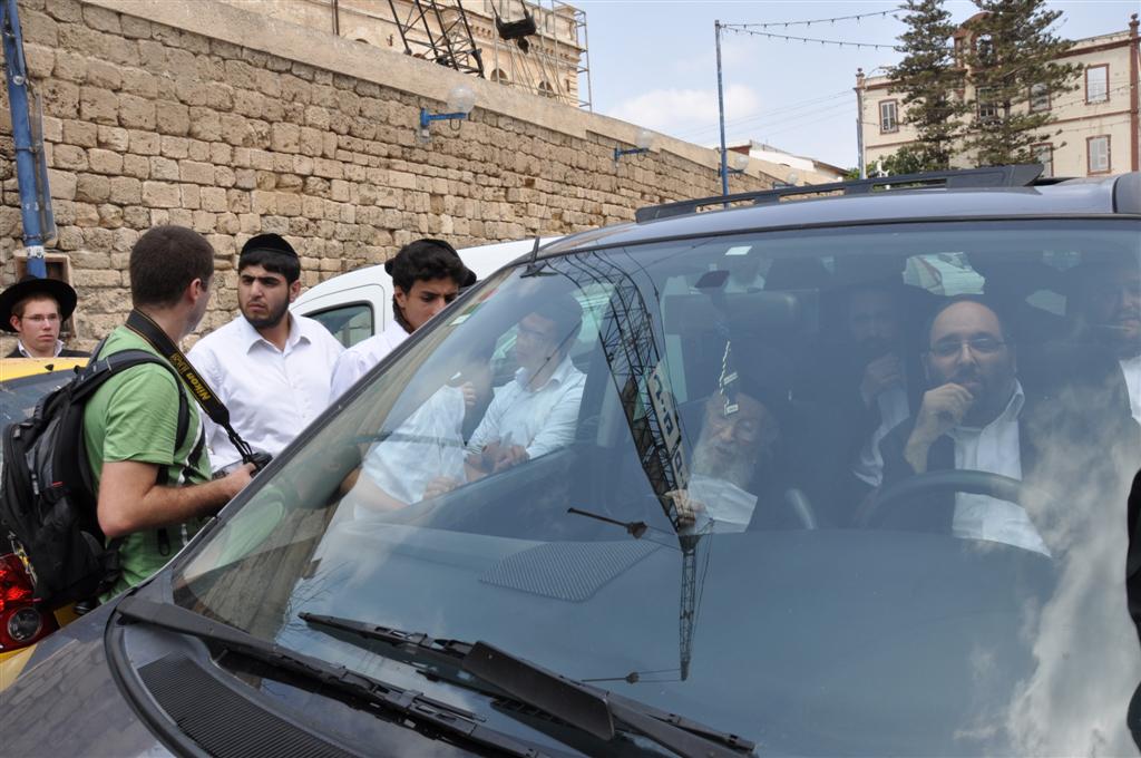 חיזוק מפתיע: הגר"ח הגיע למחות נגד החפירות ביפו