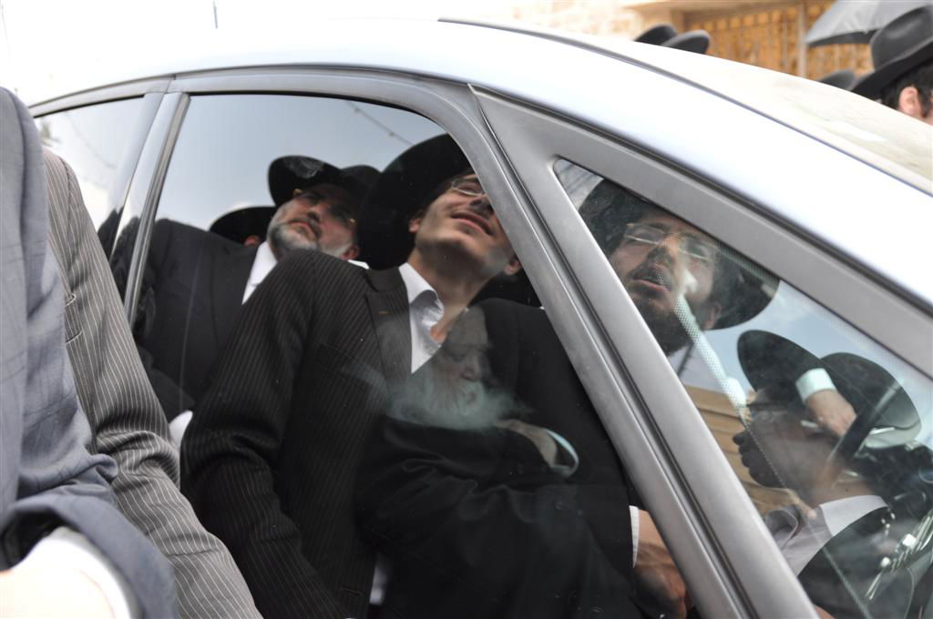 חיזוק מפתיע: הגר"ח הגיע למחות נגד החפירות ביפו