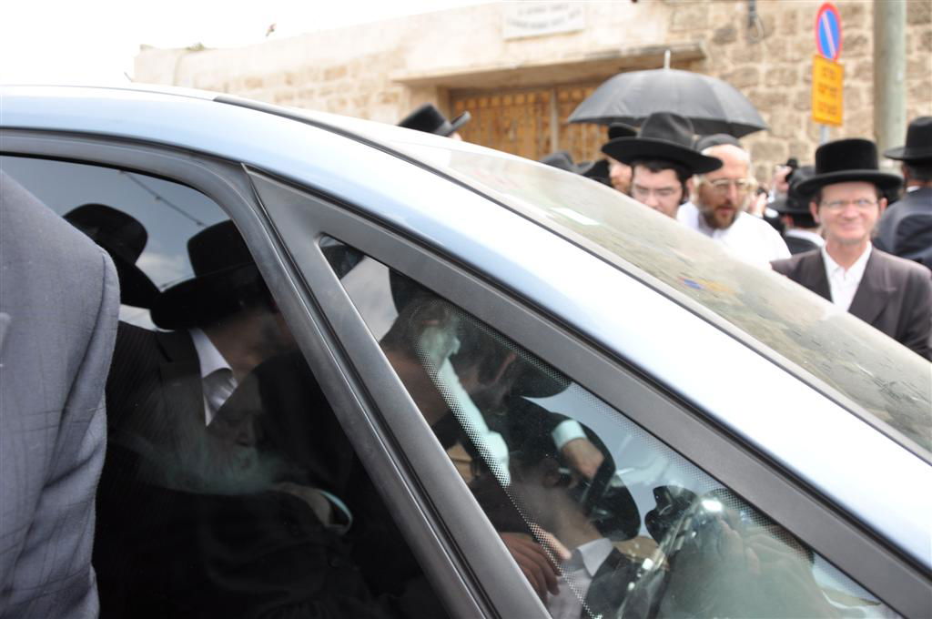 חיזוק מפתיע: הגר"ח הגיע למחות נגד החפירות ביפו