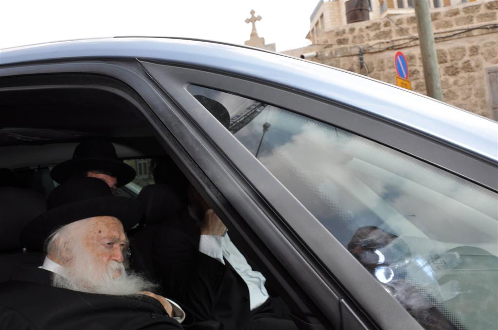 חיזוק מפתיע: הגר"ח הגיע למחות נגד החפירות ביפו