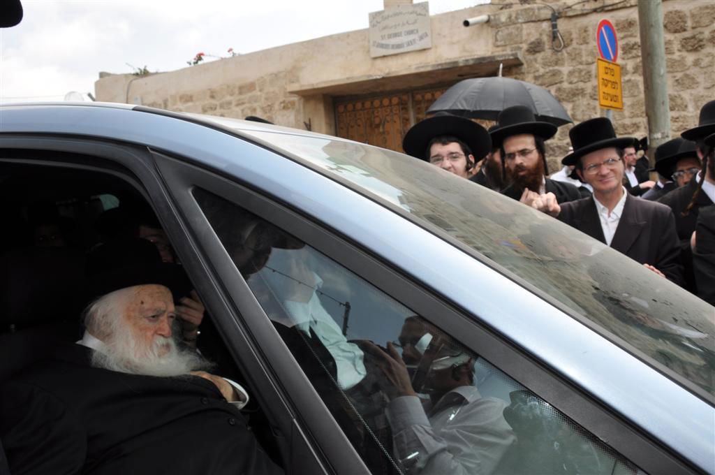 חיזוק מפתיע: הגר"ח הגיע למחות נגד החפירות ביפו