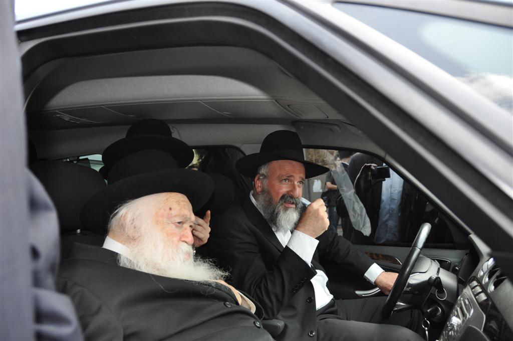 חיזוק מפתיע: הגר"ח הגיע למחות נגד החפירות ביפו