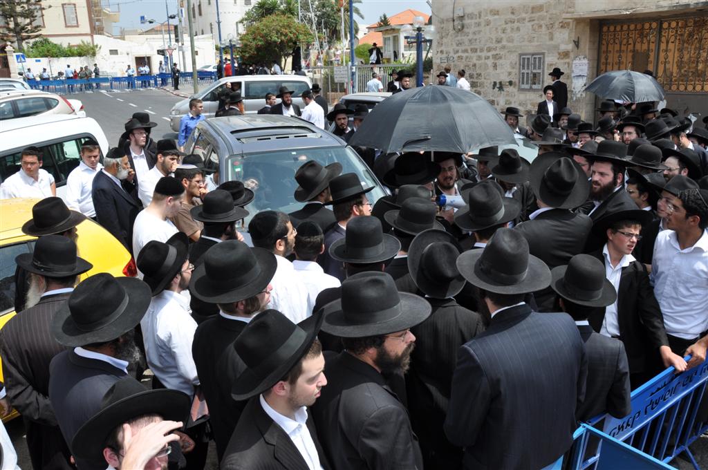 חיזוק מפתיע: הגר"ח הגיע למחות נגד החפירות ביפו