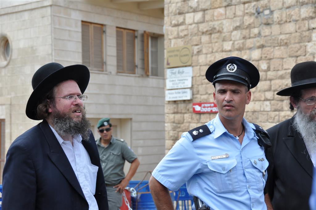 חיזוק מפתיע: הגר"ח הגיע למחות נגד החפירות ביפו