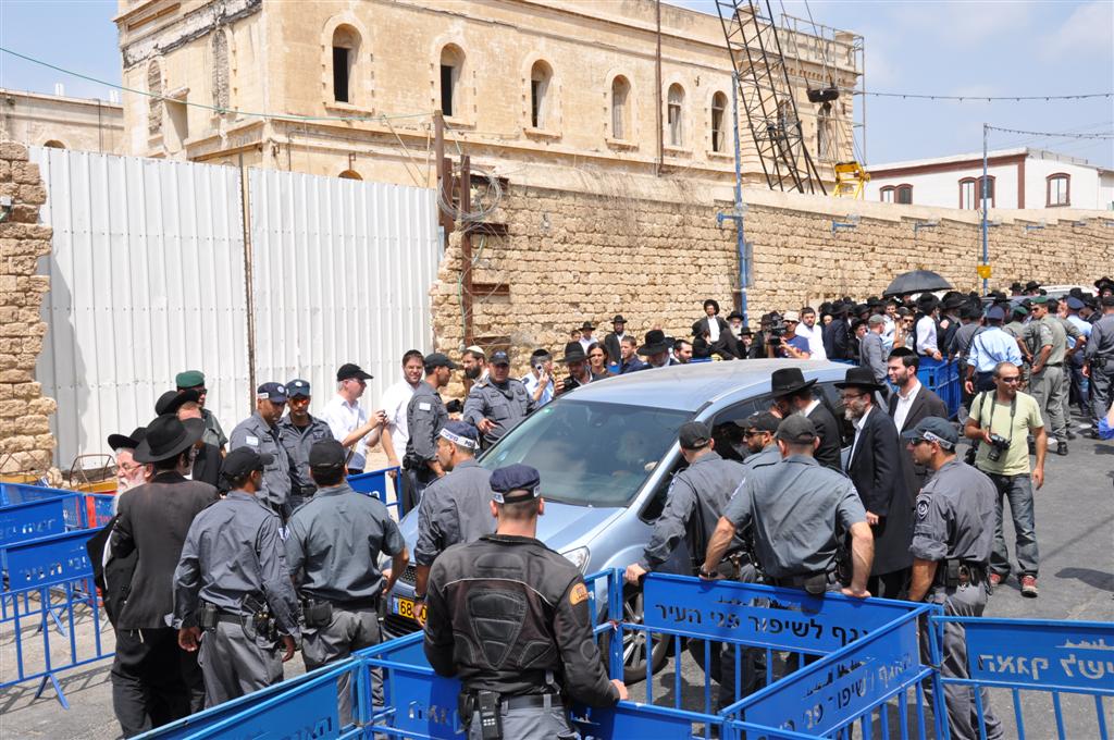 חיזוק מפתיע: הגר"ח הגיע למחות נגד החפירות ביפו