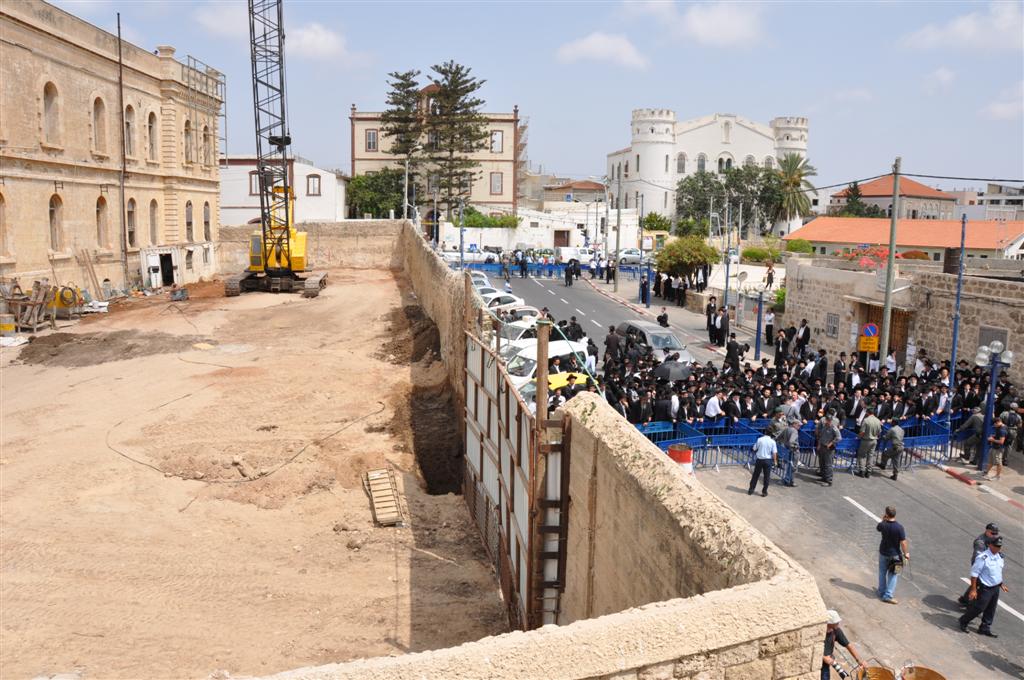 חיזוק מפתיע: הגר"ח הגיע למחות נגד החפירות ביפו
