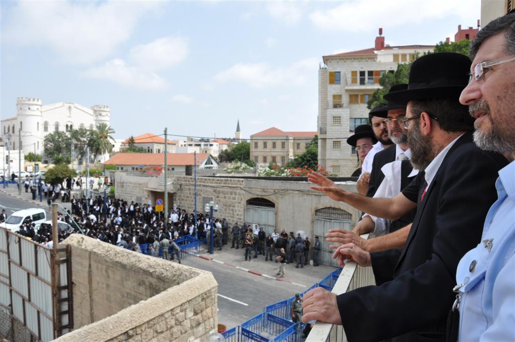 חיזוק מפתיע: הגר"ח הגיע למחות נגד החפירות ביפו