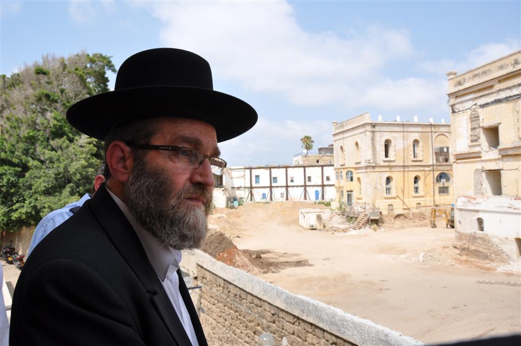 חיזוק מפתיע: הגר"ח הגיע למחות נגד החפירות ביפו