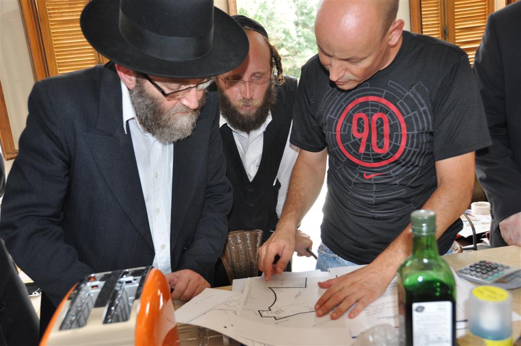 חיזוק מפתיע: הגר"ח הגיע למחות נגד החפירות ביפו