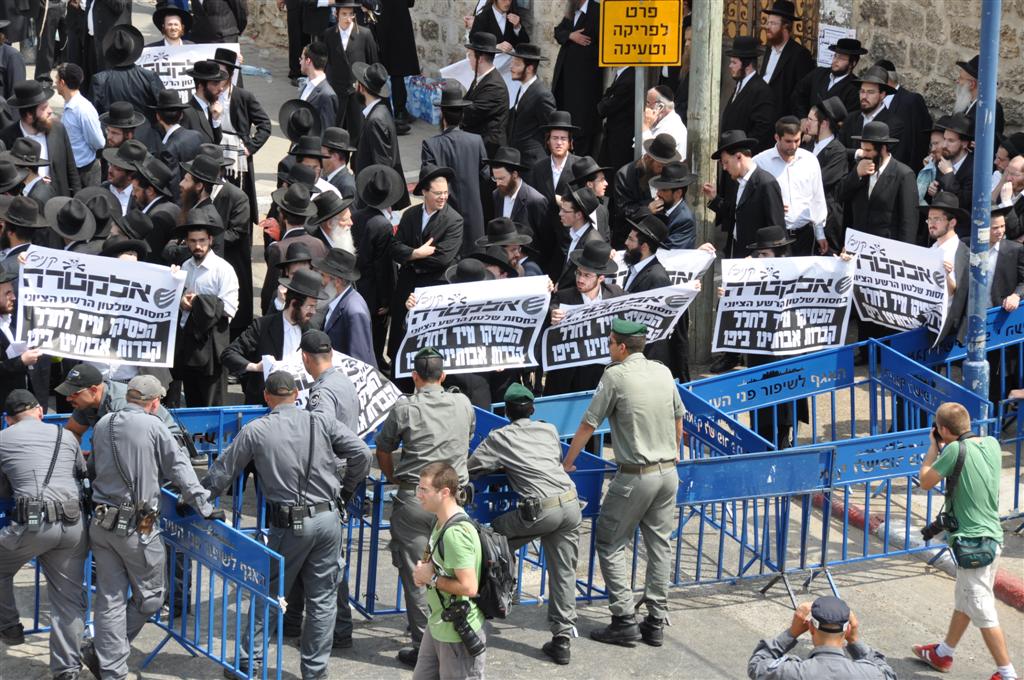 חיזוק מפתיע: הגר"ח הגיע למחות נגד החפירות ביפו