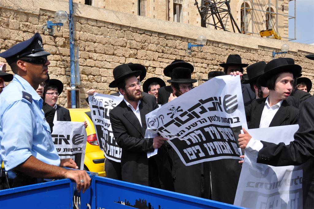חיזוק מפתיע: הגר"ח הגיע למחות נגד החפירות ביפו