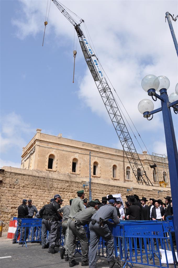 חיזוק מפתיע: הגר"ח הגיע למחות נגד החפירות ביפו