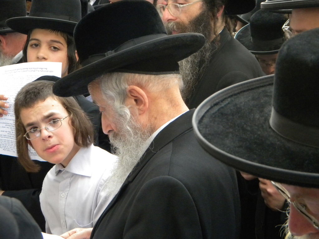 הגר"ח מחה ביפו, הגאב"ד קונן במאה שערים • מיוחד