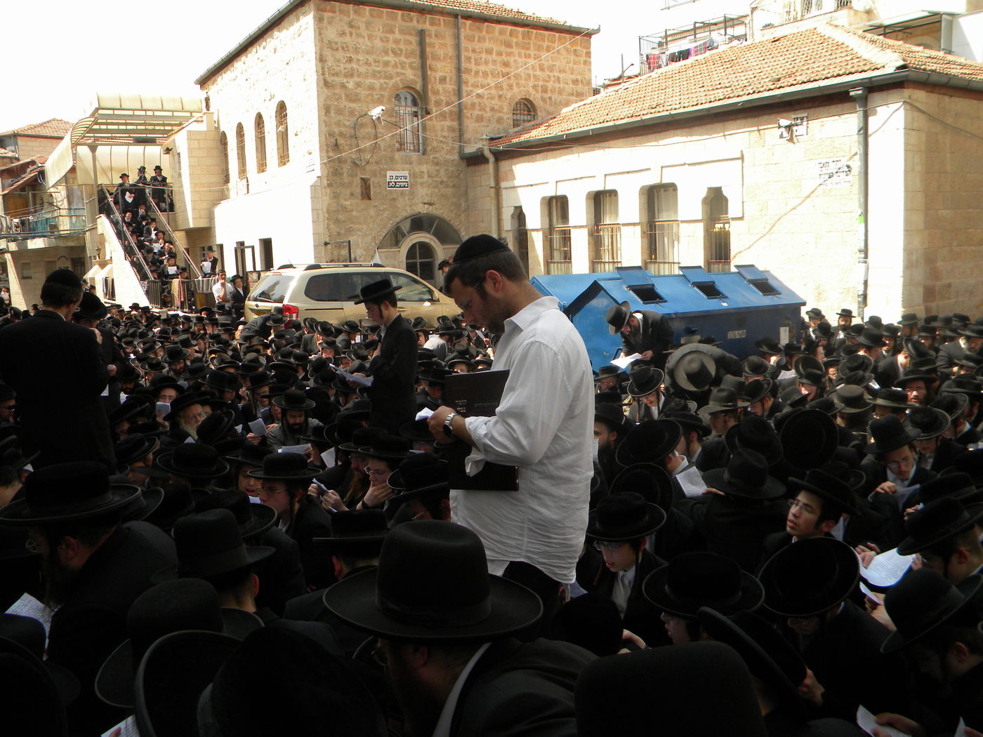 הגר"ח מחה ביפו, הגאב"ד קונן במאה שערים • מיוחד
