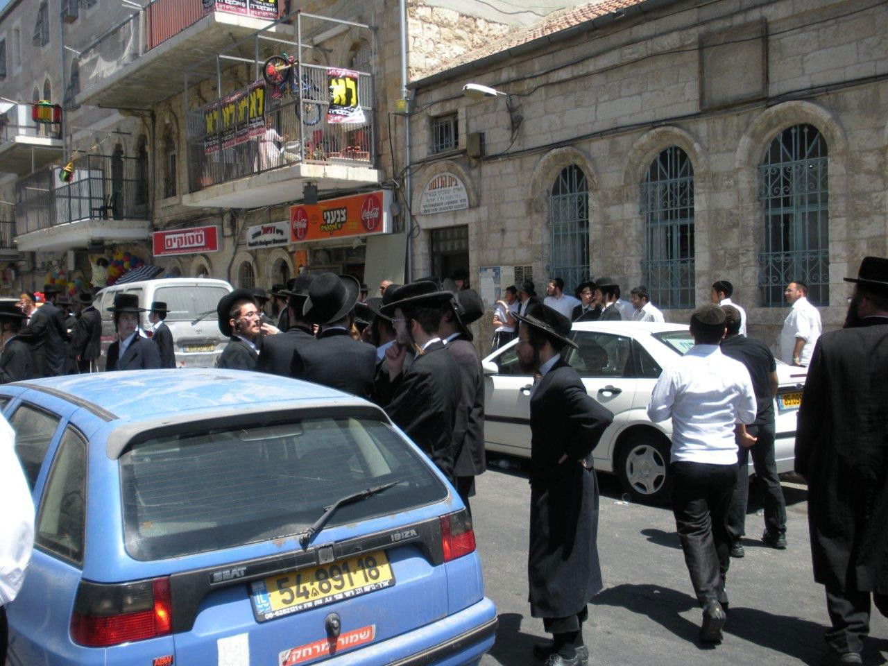 ירושלים: קיצונים ניתקו טלויזיות, ונעצרו