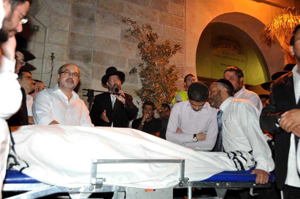 דרכו האחרונה: אלפים ליוו את הרה"צ ר´ משה בן-טוב