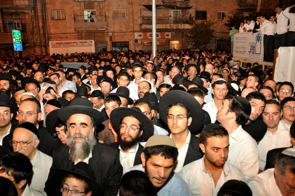 דרכו האחרונה: אלפים ליוו את הרה"צ ר´ משה בן-טוב