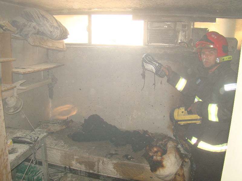 בחצי הלילה: שריפה פרצה בישיבת מיר • תמונות