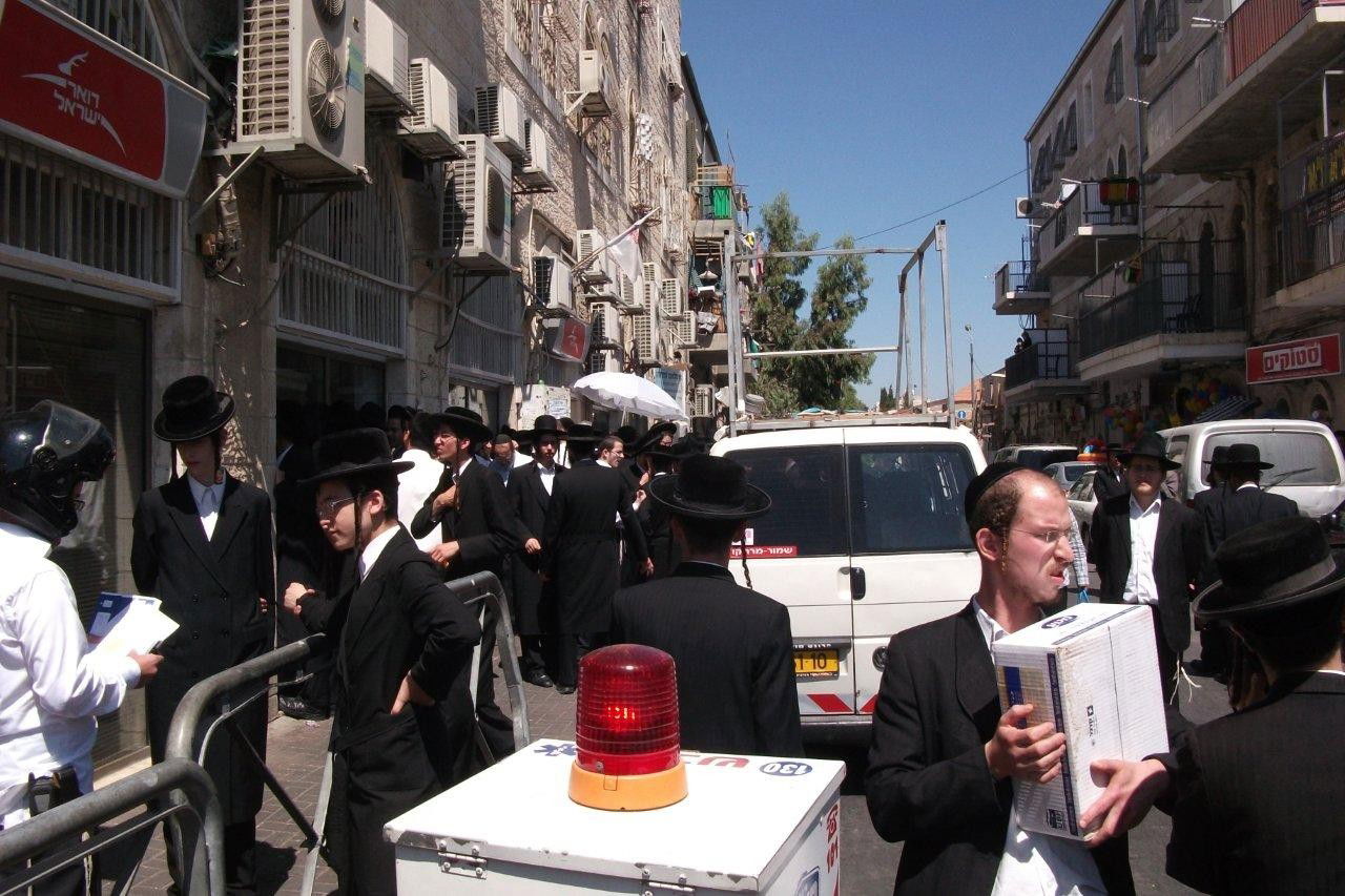 ירושלים: קיצונים ניתקו טלויזיות, ונעצרו