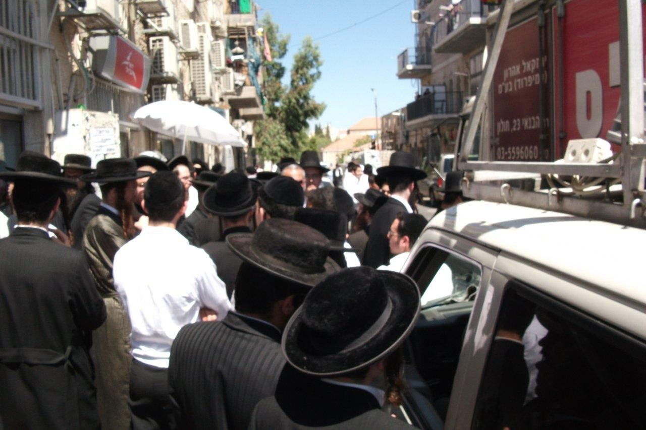 ירושלים: קיצונים ניתקו טלויזיות, ונעצרו