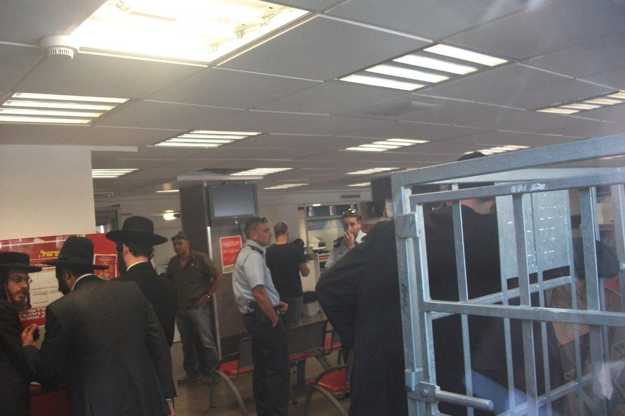 ירושלים: קיצונים ניתקו טלויזיות, ונעצרו