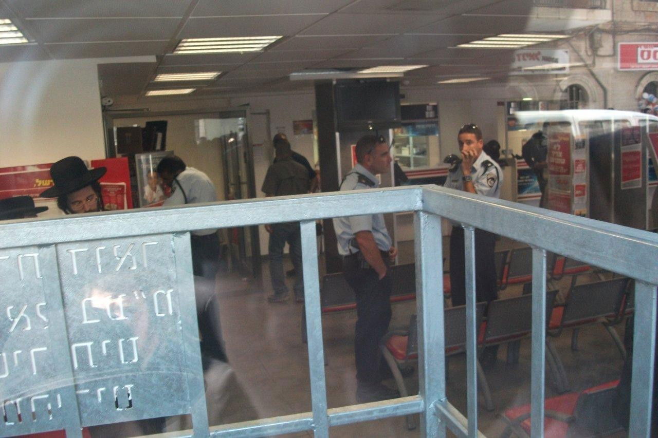 ירושלים: קיצונים ניתקו טלויזיות, ונעצרו