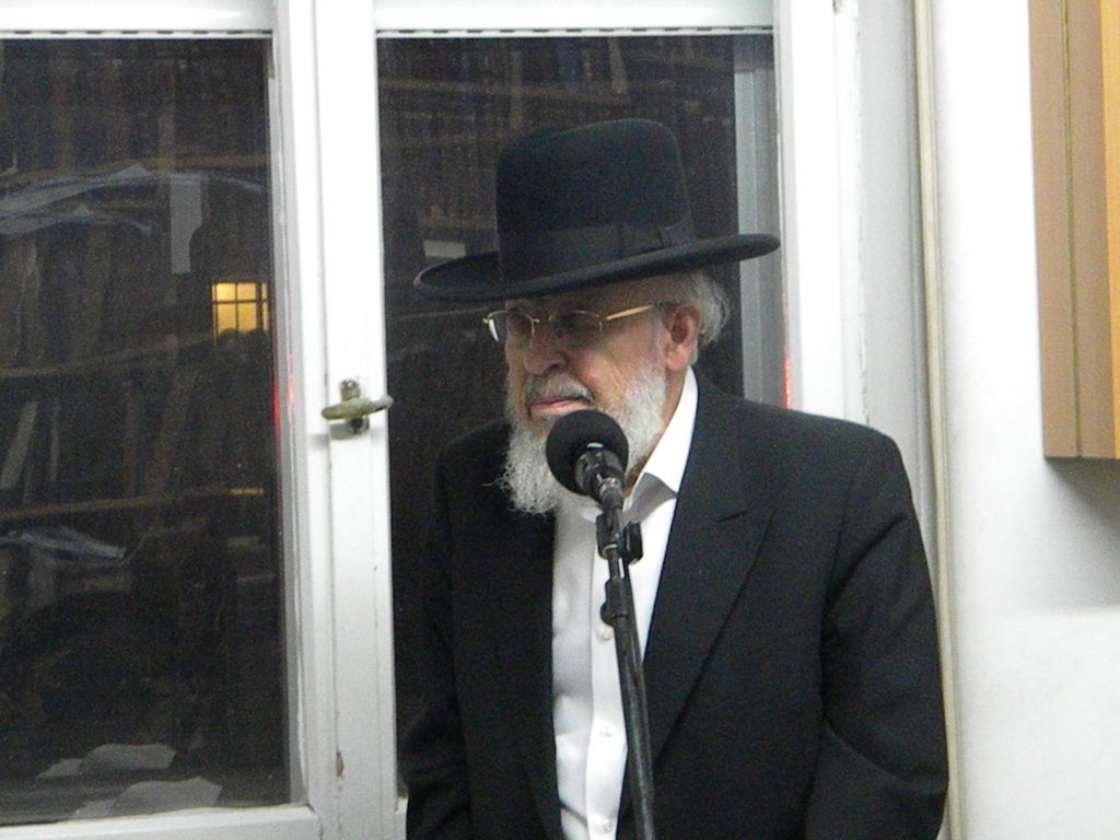 גלריה, וידאו: מאה שערים, תחת אבל